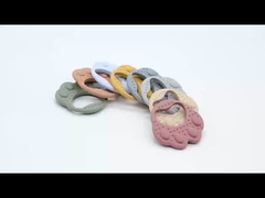 Las patas de los osos ecológicas son de silicona y los dientes de los bebés son juguetes para calmar las encías heridas